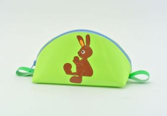 Necessaire mit sitzendem Hase
